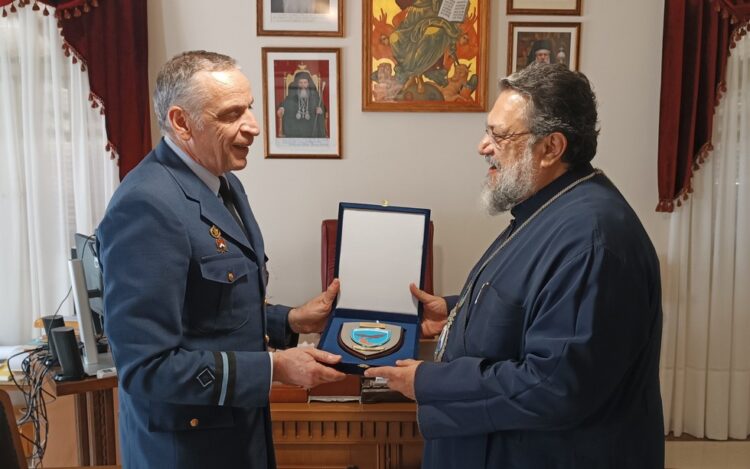 Επίσκεψη στον Μητροπολίτη από τον  απερχόμενο Διοικητή της 120 ΠΕΑ Καλαμάτας