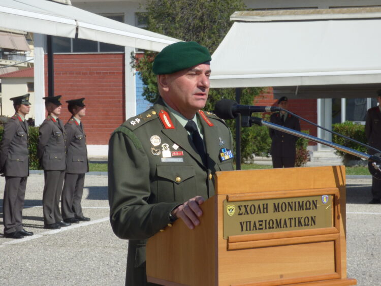 Μίλησε στην Καρδιά των Σπουδαστών της ΣΜΥ ο Καταδρομέας …Μην “Παραδώσετε ποτέ τα Όπλα σας”