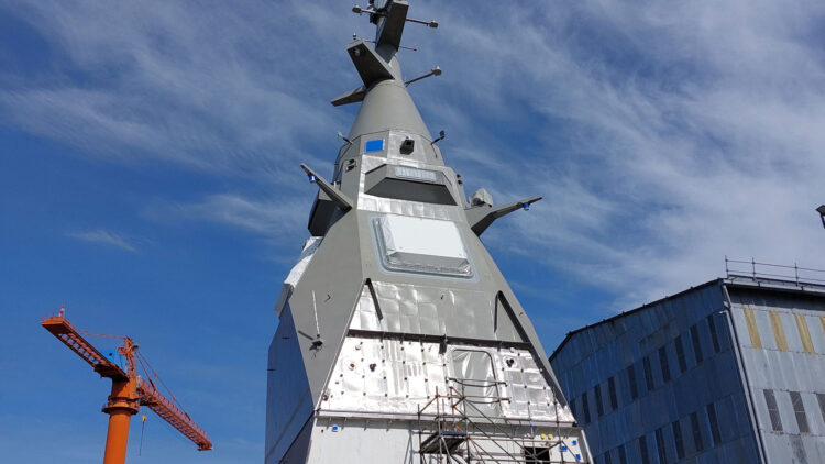 Έτοιμος για δοκιμές ο ιστός PSIM της φρεγάτας FDI. “Νέαρχος” (φωτό)