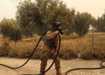 Σε επιφυλακή μεγάλες Στρατιωτικές Δυνάμεις για την  Πυρκαγιά  στον ΝΝΚ (Τι αναφέρει το ΓΕΝ)