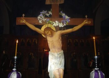 Σήμερον κρεμάται επί ξύλου, ο εν ύδασι την γην κρεμάσας.