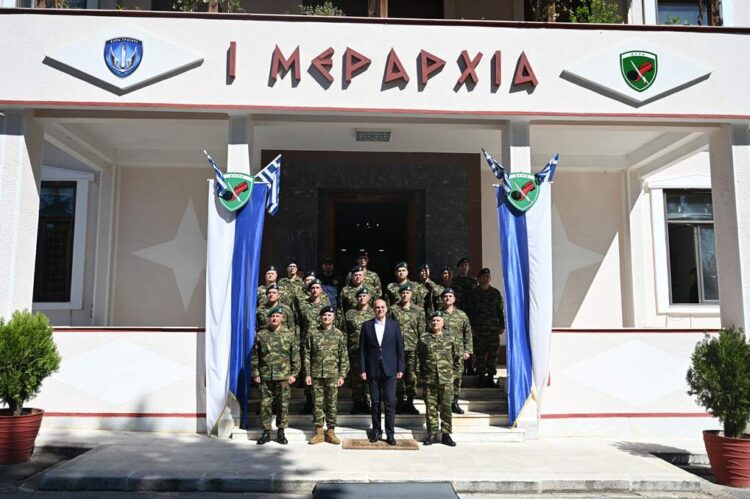 Επίσκεψη του ΥΕΘΑ Δένδια στην Ι Μεραρχία Πεζικού στη Βέροια