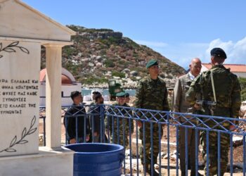 Επίσκεψη του ΥΕΘΑ και Α/ΓΕΕΘΑ στα Επιτηρητικά Φυλάκια Στρογγύλης και Ρω (vid)