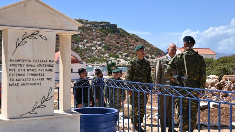 Επίσκεψη του ΥΕΘΑ και Α/ΓΕΕΘΑ στα Επιτηρητικά Φυλάκια Στρογγύλης και Ρω (vid)