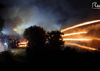 Εντυπωσιακός Ρουκετοπόλεμος με χιλιάδες επισκέπτες στη Χίο (vid)