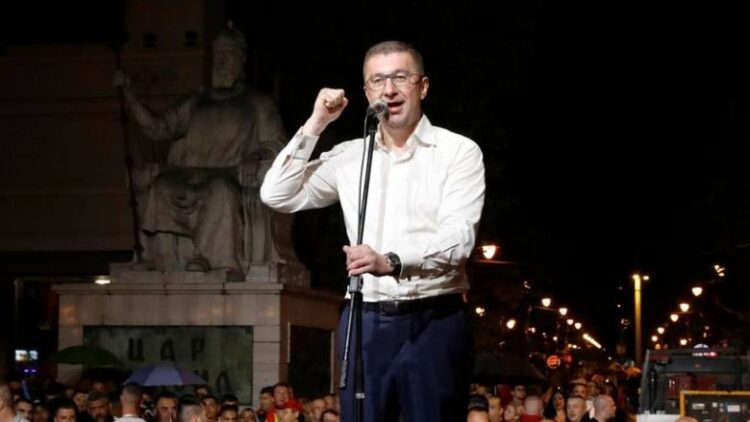 Μιτσκόσκι: Συνταγματικό δικαίωμα να αποκαλούμε τη χώρα μας όπως θέλουμε