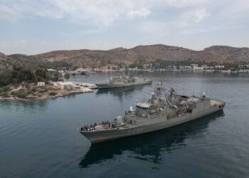 Εικόνες από τον κατάπλου της Φρεγάτας ΥΔΡΑ στο Ναύσταθμο Σαλαμίνας