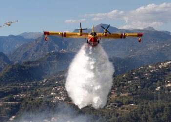 Στη Μάχη της Φωτιάς της Πάφου …Επιχειρούν   & τα  2 Ελληνικά canadair