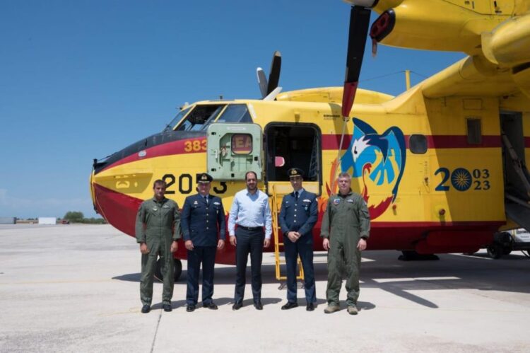 Στην 383 Μοίρα Ειδικών Επιχειρήσεων και Αεροπυρόσβεσης (383 ΜΕΕΑ) ο ΥΠΕΘΑ