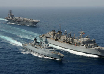 Επιχείρηση διάσωσης απο το Πολεμικό Ναυτικό των ΗΠΑ για το πλήρωμα του ελληνόκτητο πλοίου