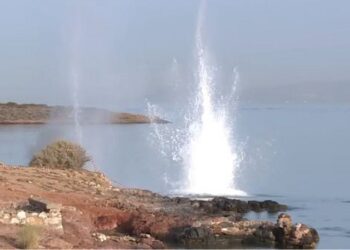 Ελεγχόμενη έκρηξη νάρκης  απο το Λιμενικό στο Καβούρι