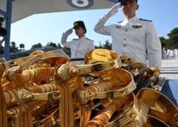 Ορκίζονται έξι νέες υπερήφανες ανθυποσμηναγοί…