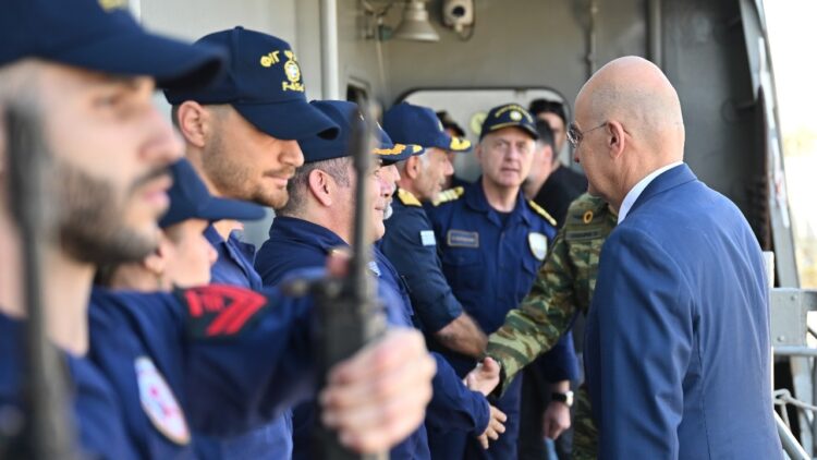 Στον ναύσταθμο Σαλαμίνας, o ΥΕΘΑ Δένδια για τη φρεγάτα «Ψαρά» που αποπλέει για να συμμετέχει στην επιχείρηση «Ασπίδες»