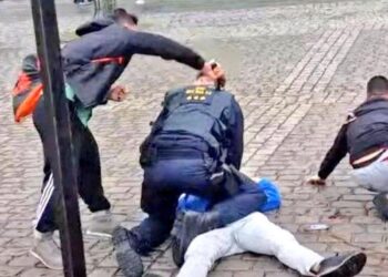 Κατέληξε ο αστυνομικός που μαχαιρώθηκε απο ακραίο Ισλαμιστή