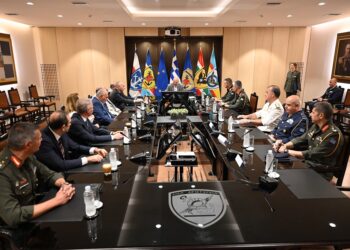 Υπογραφή Μνημονίου Συνεργασίας μεταξύ ΓΕΕΘΑ, ΕΛΚΑΚ και ΕΑΒ, παρουσία ΥΕΘΑ Δένδια