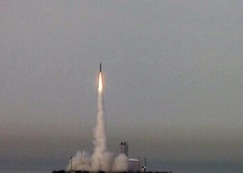 Ισραήλ: Ο στρατός λέει ότι κατέρριψε πύραυλο επιφανείας-επιφανείας πάνω από την Ερυθρά Θάλασσα