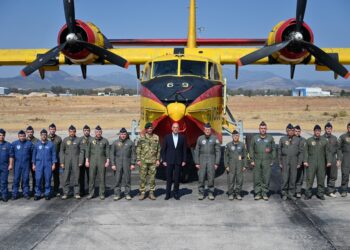 Επίσκεψη του ΥΕΘΑ Δένδια στην 355 Μοίρα Τακτικών Μεταφορών της 112 Πτέρυγας Μάχης