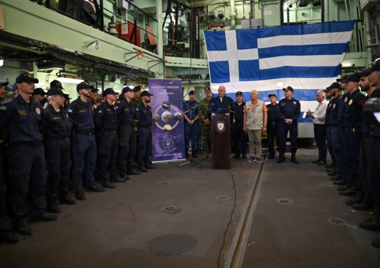 Στη Φρεγάτα «ΨΑΡΑ» στο Tζιμπουτί … Δένδιας και Μπορέλ