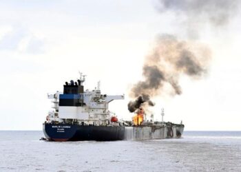 Επίθεση με Πυραύλους δέχθηκε εμπορικό πλοίο στην Ερυθρά ..