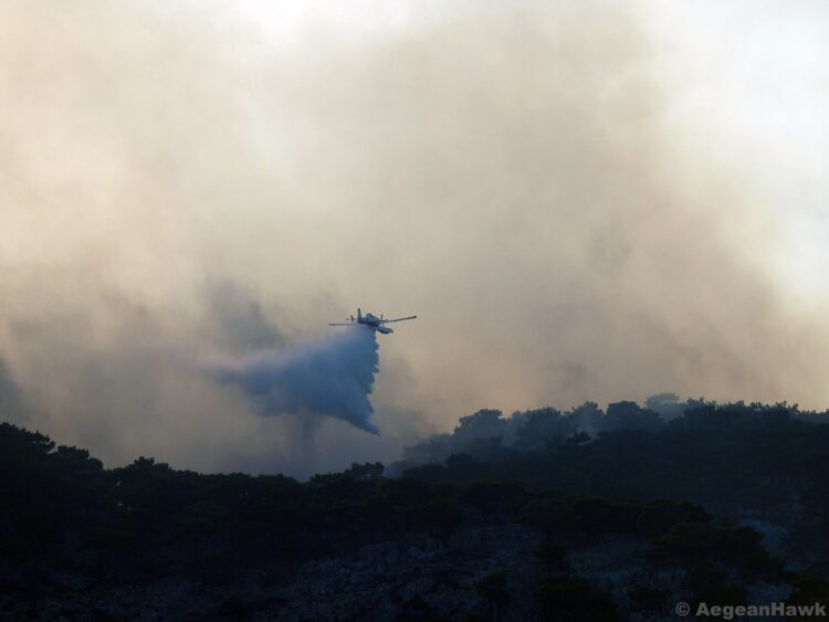 Εντυπωσίασαν τα ελαφρά Α/Φ ΑΤ-802F (TRACTOR) στη φωτιά της νήσου Χίου (video)
