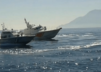 Τουρκικό αλιευτικό χτύπησε σκάφος του Λιμενικού στη νησίδα Ζουράφα – Βίντεο