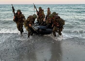 Εντυπωσιακές εικόνες από τη θερινή Εκπαίδευση της Στρατιωτικής Σχολής Ευελπίδων (vid)