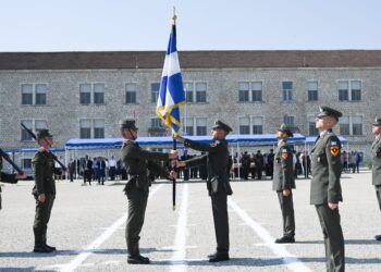 Απονομή πτυχίων από τον ΥΦΕΘΑ Κεφαλογιάννη στην Ορκωμοσία Μονίμων Λοχιών στη Σχολή Μονίμων Υπαξιωματικών