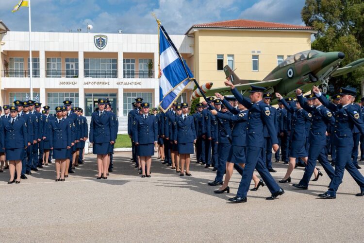 Ορκωμοσία Νέων Σμηνιών 5ης Σειράς ΣΜΥΑ…Στην Αεροπορική Βάση (ΑΒ) Δεκέλειας. (video)