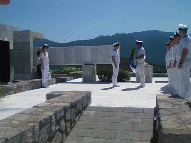 Σε Δίστομο και Καλάβρυτα για προσκύνημα οι σπουδαστές της Σχολής Ναυτικών Δοκίμων 