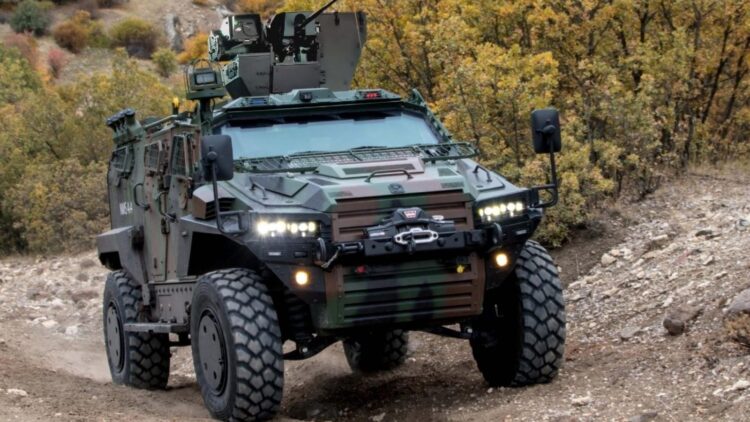 Σύλληψη δύο Τούρκων με βαρύ οπλισμό & Θηριώδες Τζιπ στον Άλιμο! (vid)