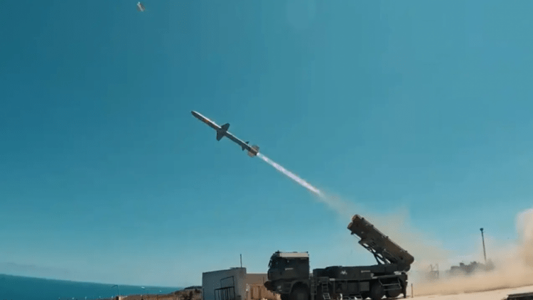 Επιχειρησιακή βολή μεγάλης εμβέλειας του Τούρκικου πυραύλου “Atmaca UM” (video)