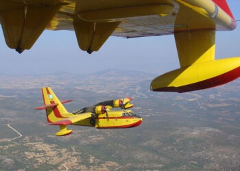 Επιχειρούν & 3 αεροσκάφη στη φωτιά στο Χιονοχώρι Σερρών