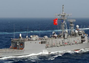 Η Τουρκική φρεγάτα «F 493 TCG Gelibolu» σε απόσταση 25 ν.μ απο το Ιταλικό ερευνητικό …Που συνοδεύετε απο  Κ/Φ και Φ/Γ του ΠΝ