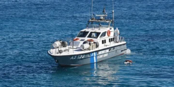 Σκάφος βυθίστηκε στην Αλόννησο – Κολυμπώντας βγήκαν στη στεριά οι επιβάτες