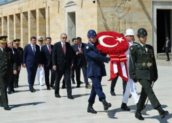 Οι νέοι Tούρκοι Ανθυπολοχαγοί αντιστέκονται στην Ισλαμοποίηση του Ερντογάν…