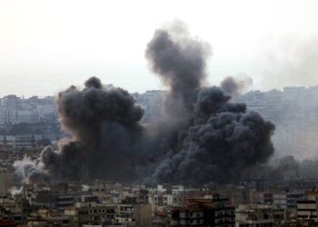 Τουλάχιστον 18 άτομα έχασαν τη ζωή τους από τους ισραηλινούς βομβαρδισμούς στη Συρία