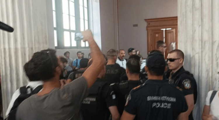 Πολυτεχνείο: 22 προσαγωγές έπειτα από ένταση σε εκδήλωση