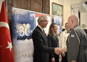 Απίστευτο :Έλληνας υποστράτηγος στη δεξίωση για την Νίκη των Τούρκων