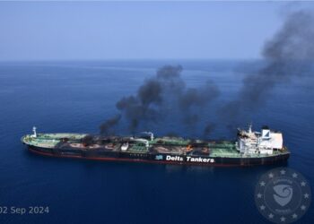 Τρία πολεμικά θα συνοδεύσουν το τάνκερ που χτυπήθηκε απο τους Χουθι