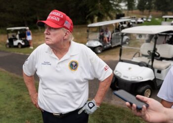 Συνελήφθη ύποπτος με πολυβόλο …κοντά στο γκολφ του Τράμπ