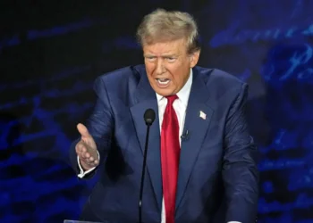 Καρφιά του Τράμπ κατά Ζελένσκι…παίρνει  δισεκατομμύρια  και δεν θέλει Ειρήνη