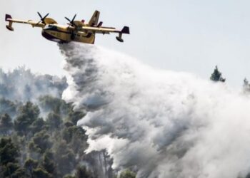 Δυο νεκροί στη φωτιά στο Ξυλόκαστρο …Στη μάχη πέφτουν & 19 εναέρια μέσα