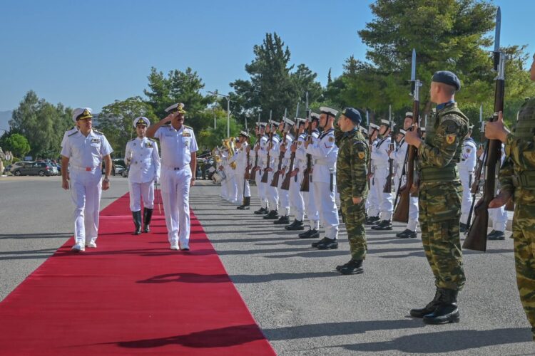 ο Αρχηγός του ΓΕΝ της Ινδίας Admiral Dinesh K Tripathi πραγματοποίησε επίσημη επίσκεψη στην Ελλάδα.