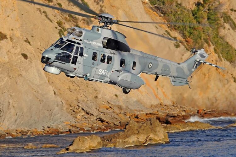 Super Puma της ΠΑ εκτέλεσε αποστολή Διάσωσης 8 Ναυαγών (Πολωνών)στη θαλάσσια περιοχή δυτικά της Λέρου.(video)