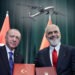 Ο Ερντογάν δώρισε “drones καμικάζι” στα Τίρανα…Πανηγυρίζει ο Ράμα