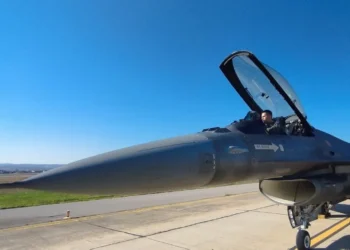 Το μήνυμα του πιλότου που συγκίνησε την Ελλάδα – «Χρωστάμε σε όσους ήρθαν, πέρασαν, θα έρθουν, θα περάσουν»