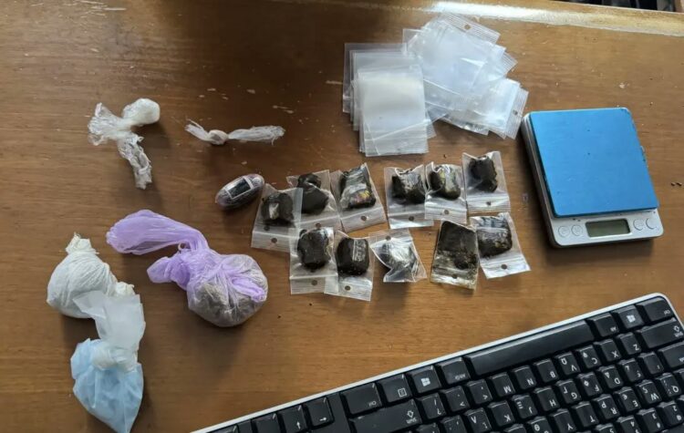 14χρονος Λαθρομετανάστης …με Ναρκωτικά στο κρεβάτι του