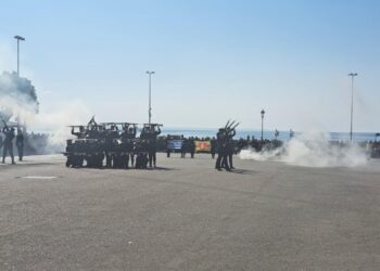 Εντυπωσίασε η Διμοιρία Επιδείξεων  της  ΣΣΑΣ & οι Μπάντες των Ε.Δ που παιάνισαν στην πλατεία Αριστοτέλους (video)