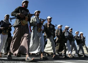 Οι Χούθι χτύπησαν πλοίο ανοιχτά της Υεμένης – Στόχευσαν με drone και το Τελ Αβίβ