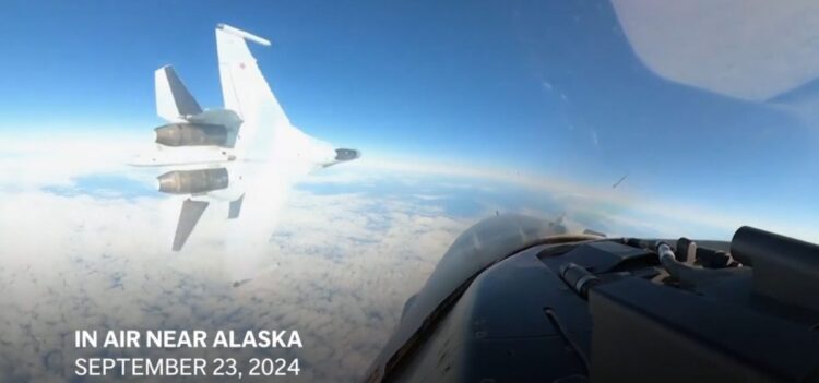 Το “ξύσιμο” του Ρωσικού Su-35 που …Κοψοχόλιασε τον Αμερικανό Χειριστή του F-16 (video)